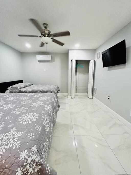 Grey Novo Studio + Free-Parking&Wifi Тампа Экстерьер фото
